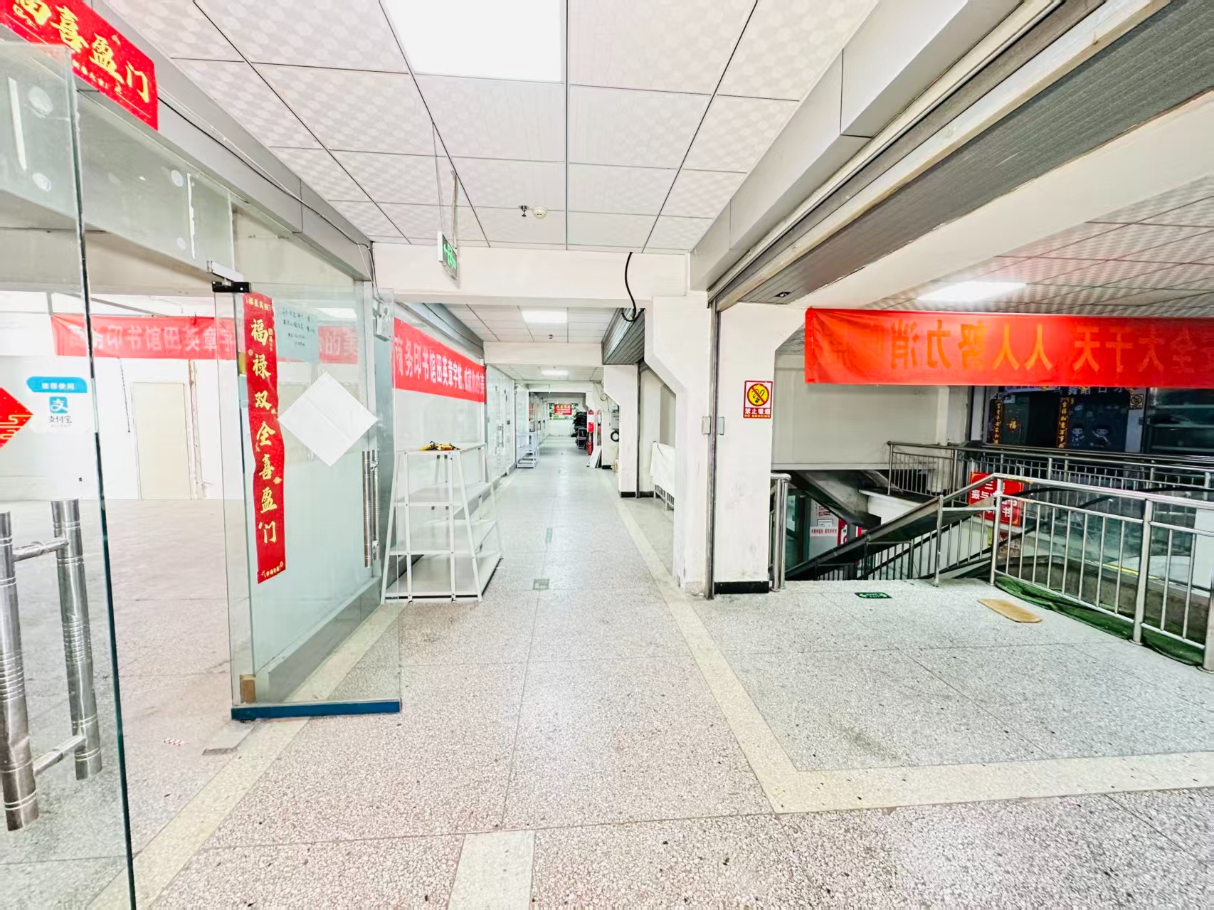 睦邻大道引入人工智能技术应用场景，推动AI与商业、零售、电商、企业服务等领域融合发展。