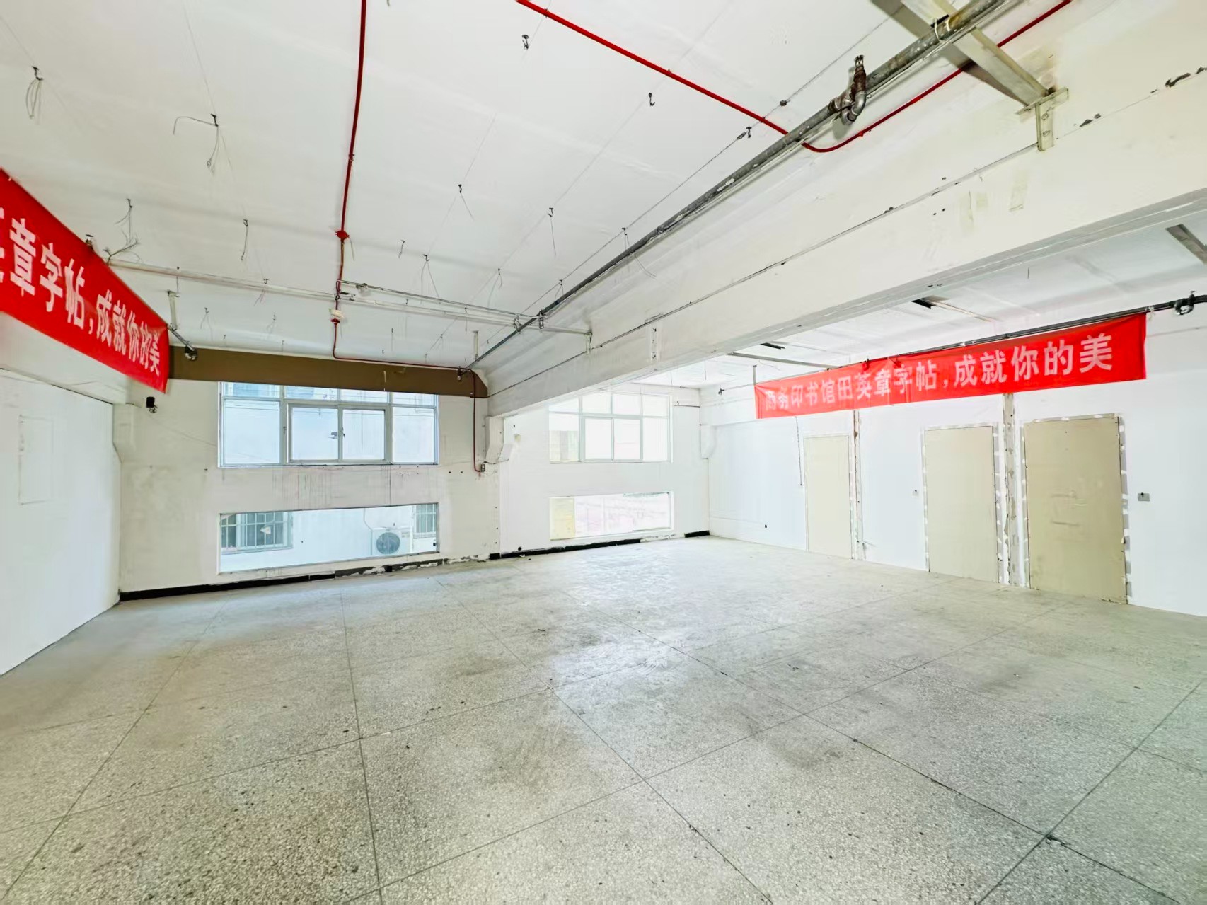 睦邻大道重点吸引人工智能应用、数字经济、电商直播、智能制造服务、软件开发、科技创新企业及创业团队入驻